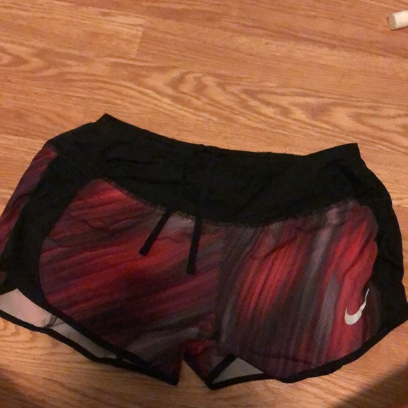 Red and black polyester Nike shorts - Picture 1 of 2